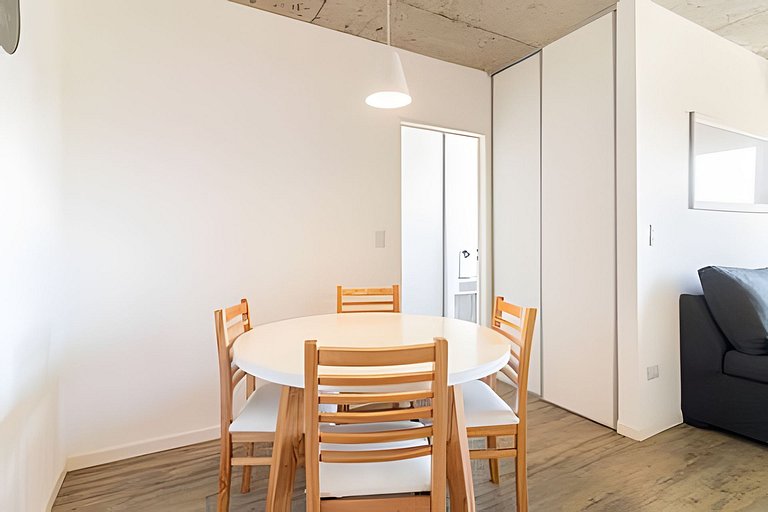 Incredible 1BR Apt. with pool, gym, and laundry!