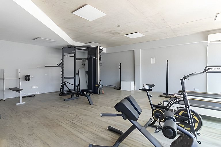 Incredible 1BR Apt. with pool, gym, and laundry!