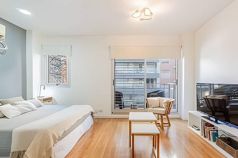 Cozy Studio in Palermo w/Pool & Laundry!