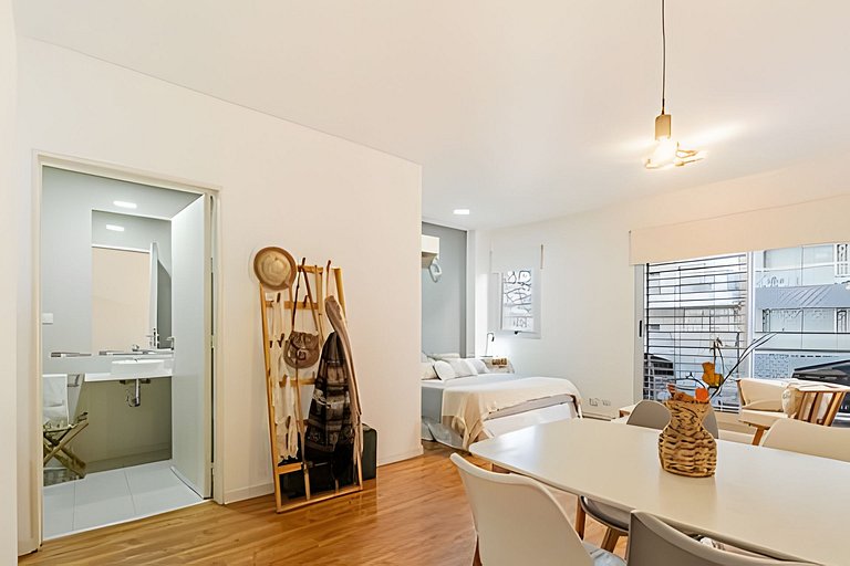 Cozy Studio in Palermo w/Pool & Laundry!