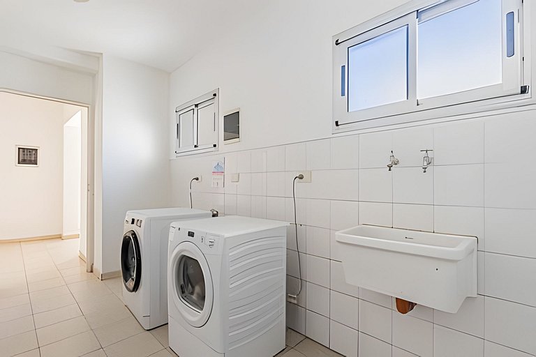 Cozy Studio in Palermo w/Pool & Laundry!