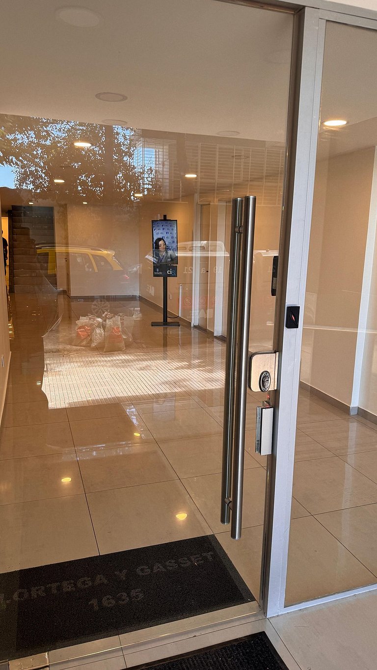 Cálido apartamento - Las Cañitas, Palermo c/balcón